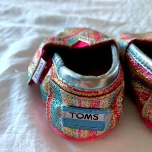 Rainbow sparkle baby Tom’s